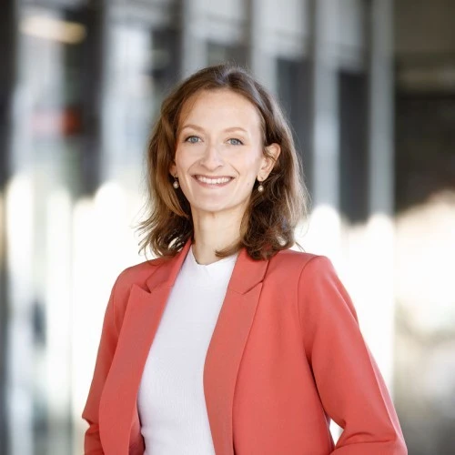 Eshter Mirwald | Geschäftsführende Gesellschafterin EWS Holding GmbH Eshter Mirwald | Geschäftsführende Gesellschafterin EWS Holding GmbH