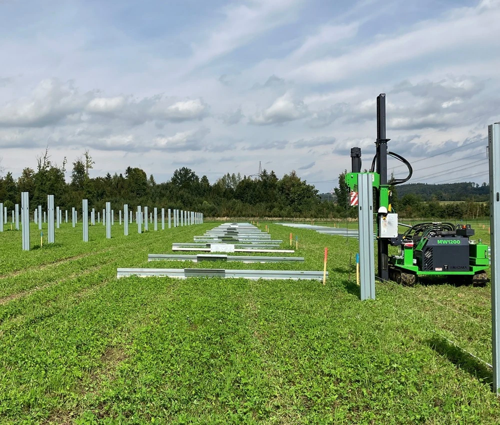 2024: Pfähle werden gerammt, Böden nicht versiegelt. 2024: Pfähle werden gerammt, Böden nicht versiegelt.