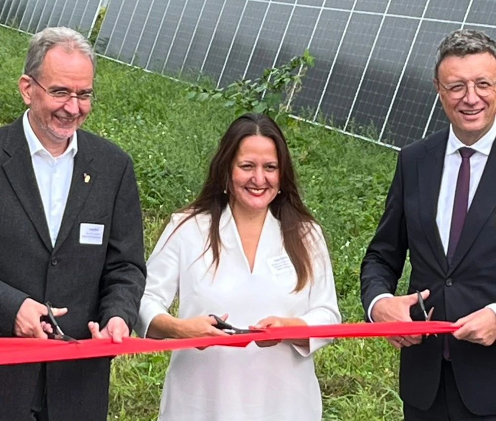 Feierliche Einweihung. v.l.n.r.: Prof. Dr. Ralph Bock (MPI), Dr. Manja Schüle (Ministerin für Wissenschaft, Forschung und Kultur, Brandenburg), Prof. Dr. Patrick Cramer (MPI) Feierliche Einweihung. v.l.n.r.: Prof. Dr. Ralph Bock (MPI), Dr. Manja Schüle (Ministerin für Wissenschaft, Forschung und Kultur, Brandenburg), Prof. Dr. Patrick Cramer (MPI)