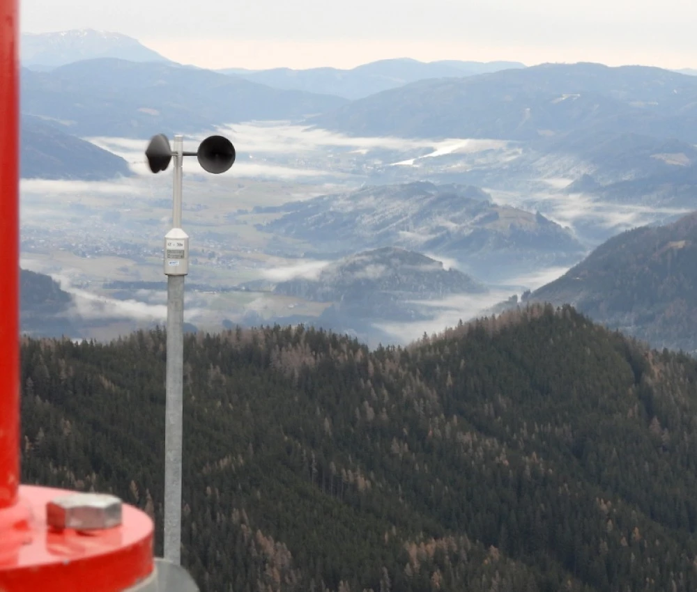 EWS Windmessmast 100m mit Anemometer EWS Windmessmast 100m mit Anemometer