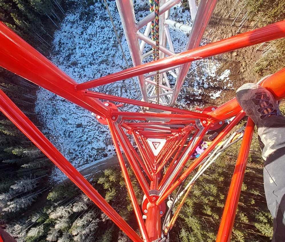 Montage Windmessmast am Gebirgsstandort Montage Windmessmast am Gebirgsstandort